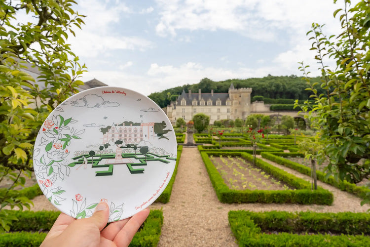 Assiette en mélamine sur Villandry devant le château de la Loire