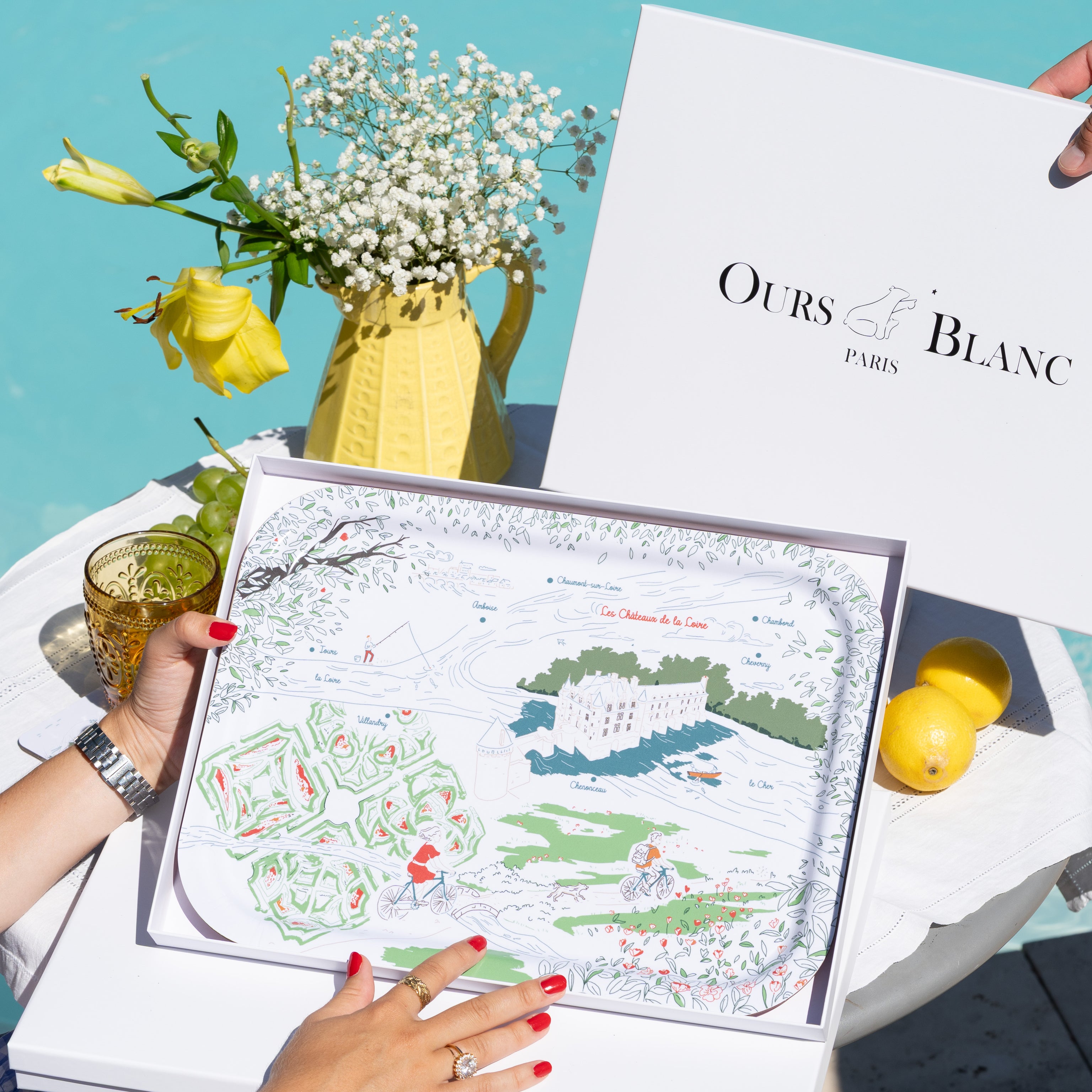 Plateau Les Châteaux de la Loire présenté dans son coffret cadeau Ours Blanc Paris