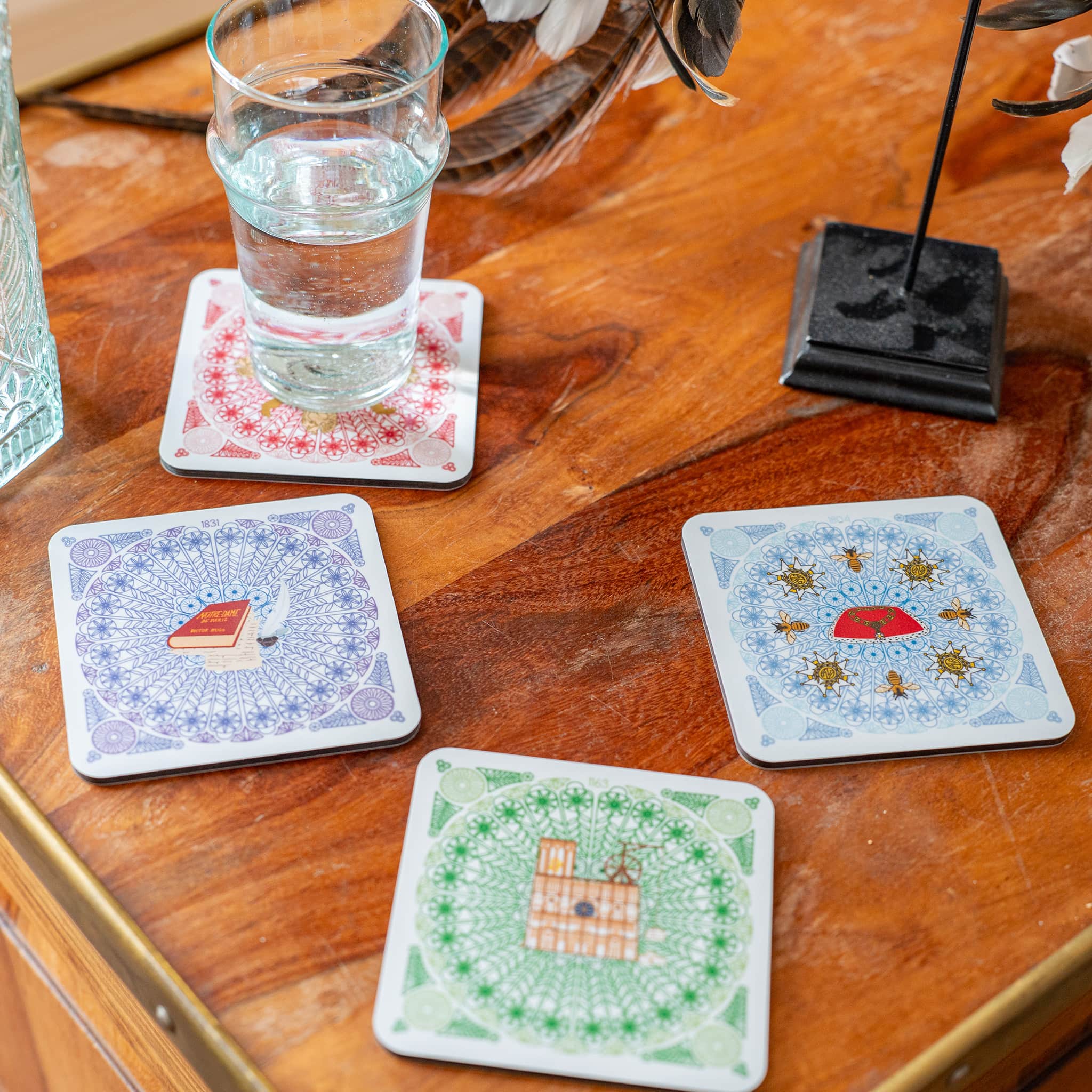 Dessous de verre jolie posé sur un bar - Notre-Dame de Paris