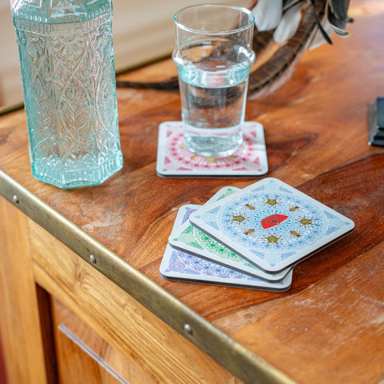 Dessous de verre jolie posé sur un bar apéritif - Notre-Dame de Paris