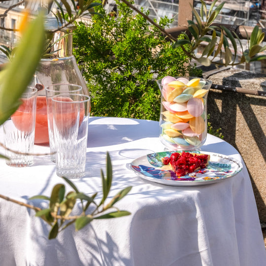 Goûter avec assiette en mélamine sur l'histoire