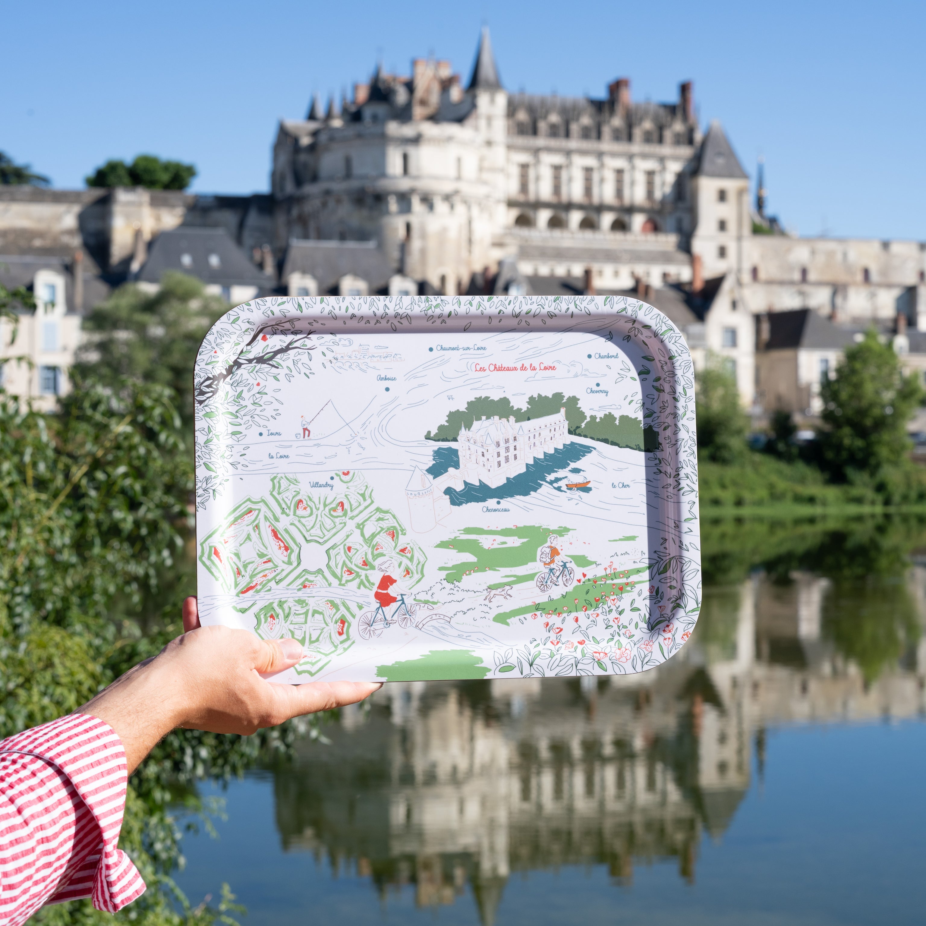Plateau Les Châteaux de la Loire devant le château royal d'Amboise, fabriqué en France · Ours Blanc Paris