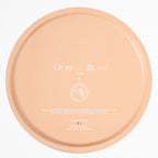 Dos du plateau Le Polo à Deauville : écusson du Deauville International Polo Club et signature de l'artiste Jeanne de Beauvoir · Ours Blanc Paris