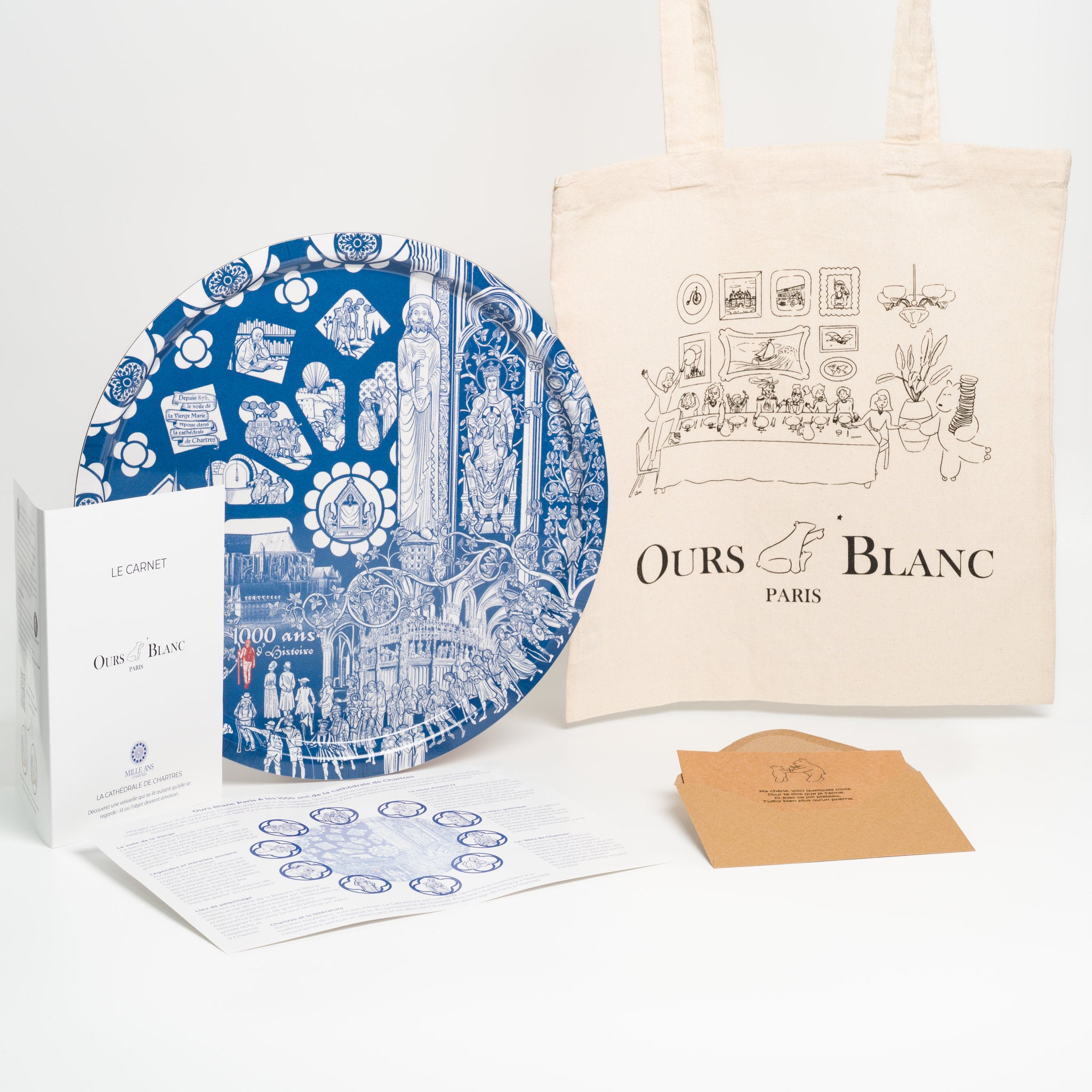 À offrir. Plateau de service bois illustré Cathédrale de Chartres, qualité de manufacture.